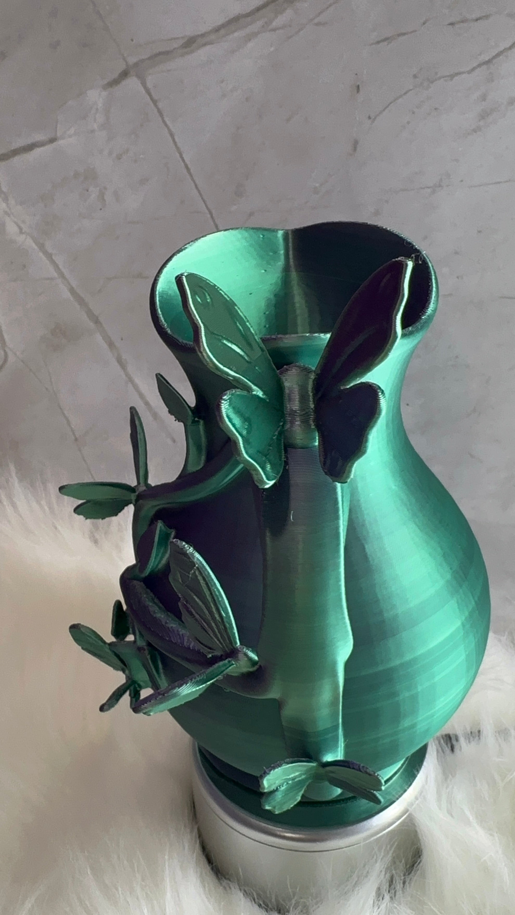 3D Printed Butterfly Vase – Color-Changing PLA Decorative Floral Vase with Raised Butterfly Design – Modern Home Decor Gift