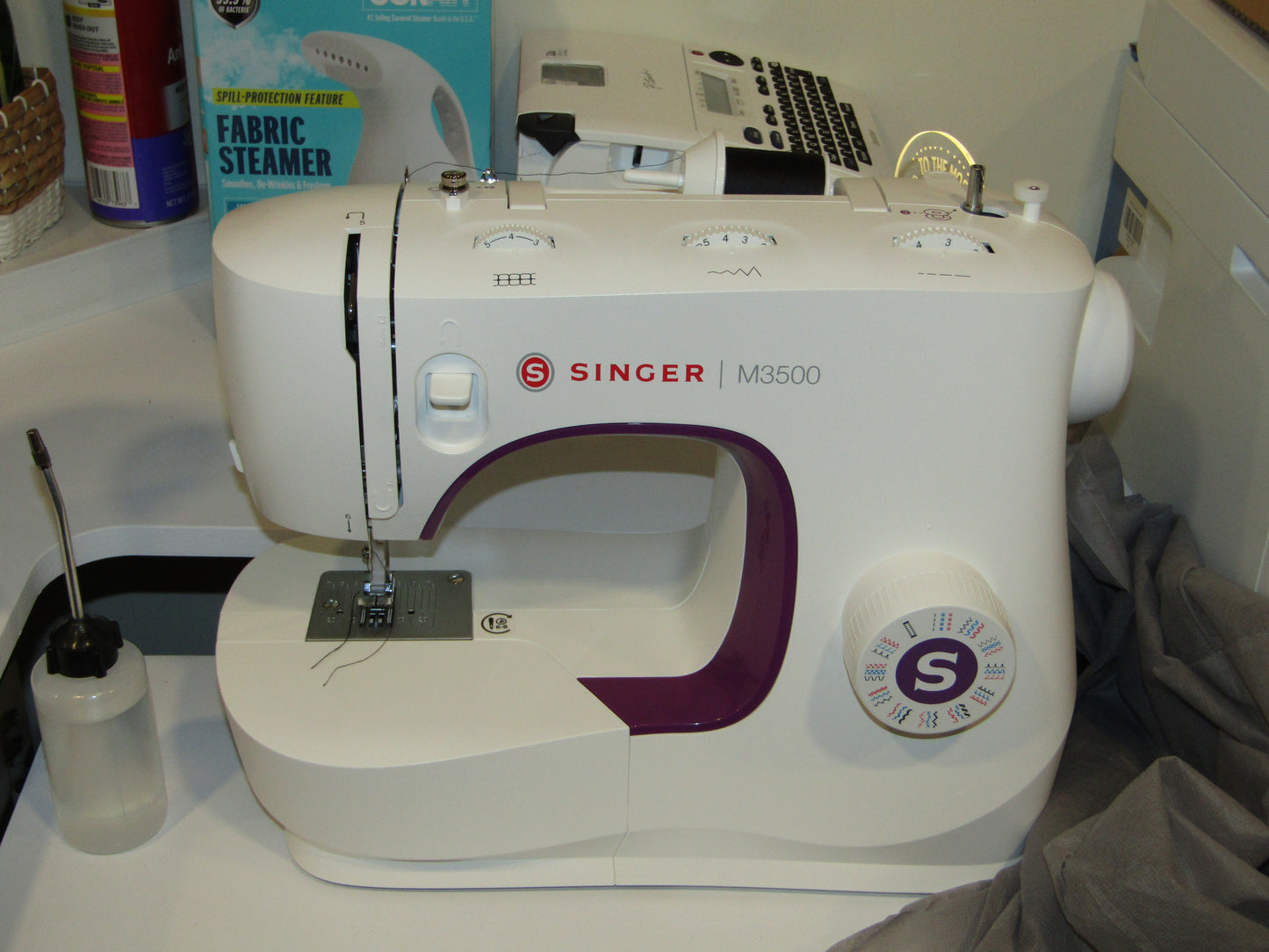 Singer Electric Sewing Machine with Accessories – Compact & Versatile Crafting Companion