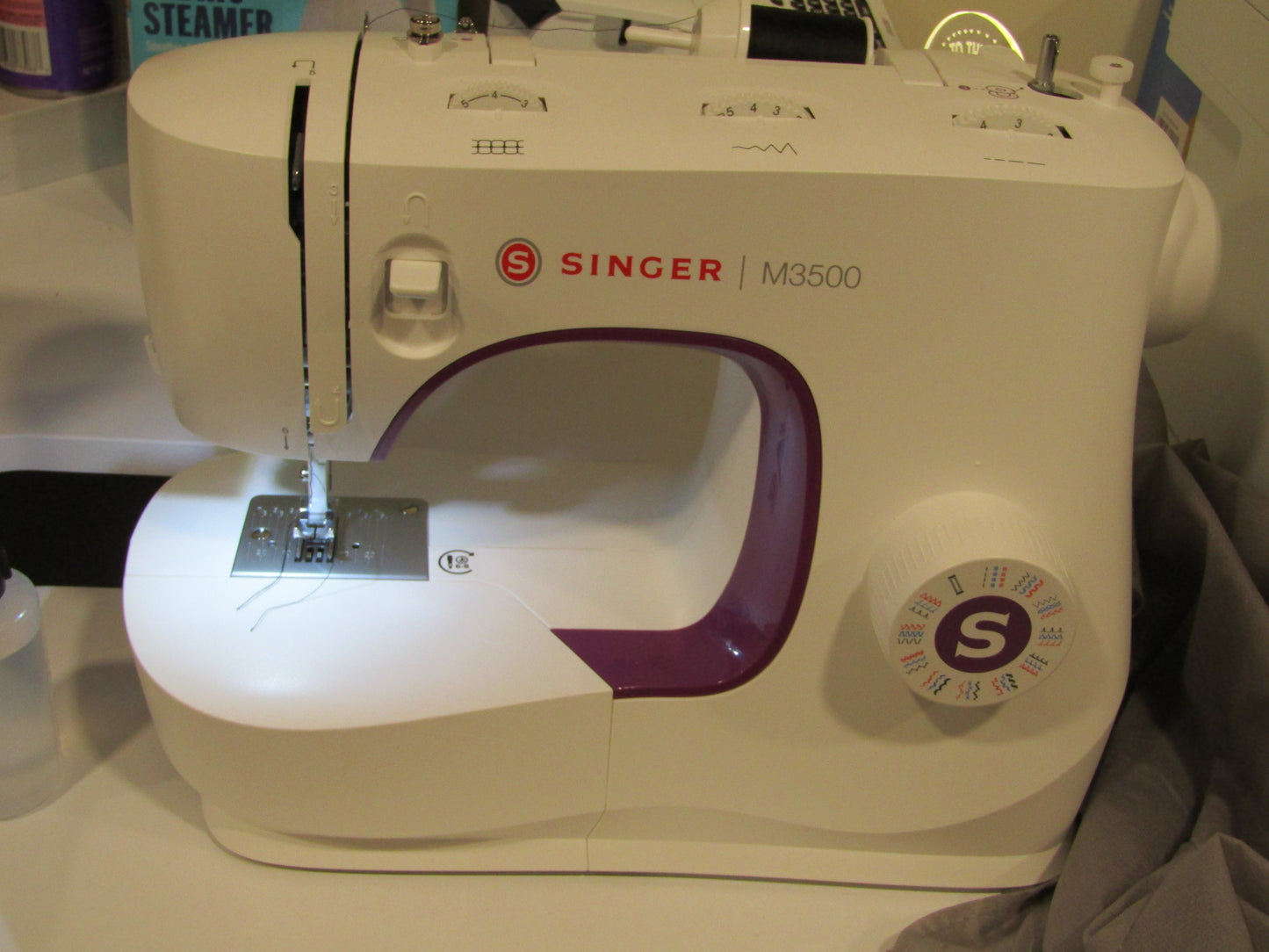 Singer Electric Sewing Machine with Accessories – Compact & Versatile Crafting Companion