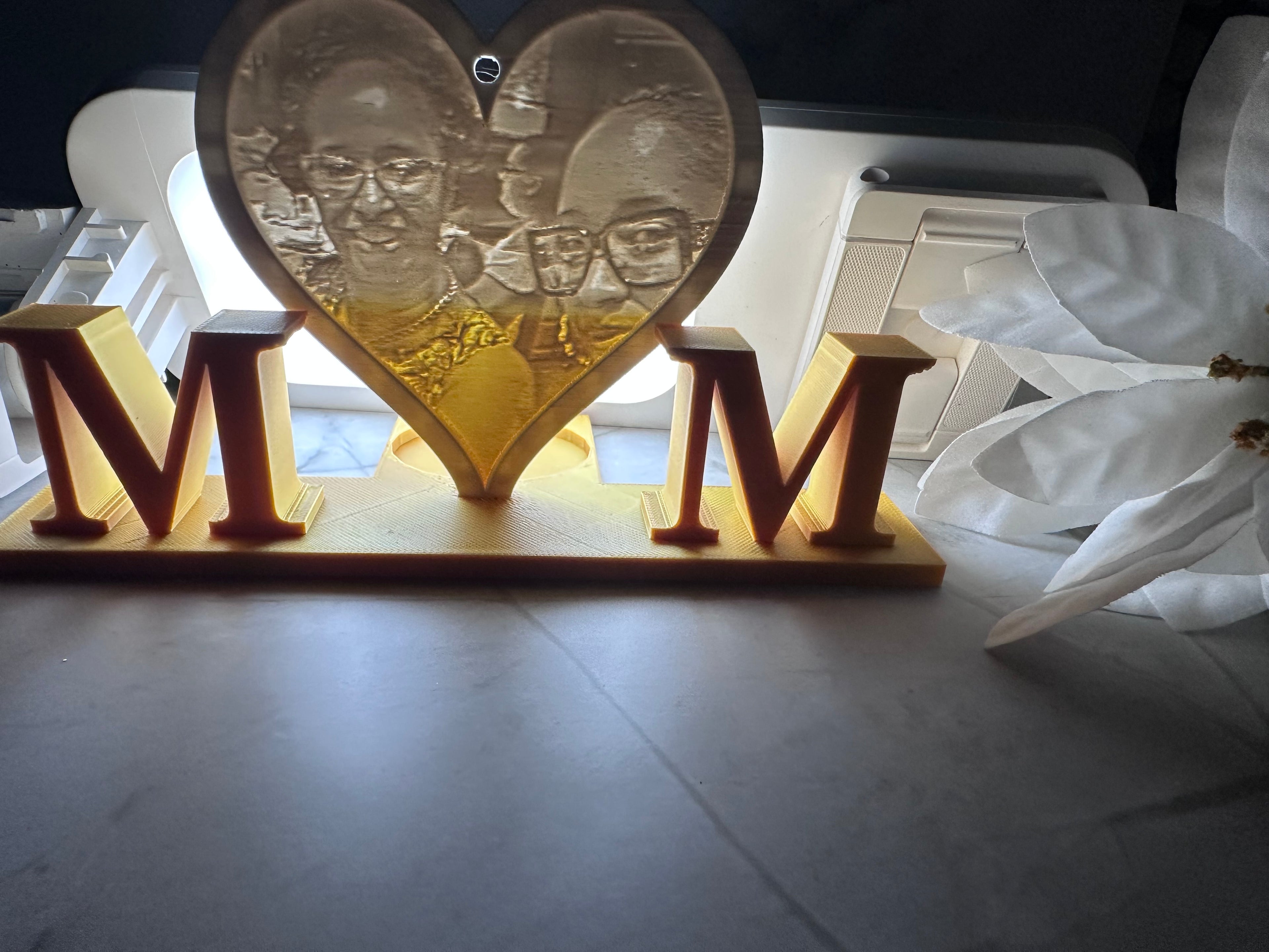 Custom 3D MOM Photo Light – Personalized LED Heart Portrait Lamp | Engraved Mother’s Day Gift | Custom Acrylic Photo Display