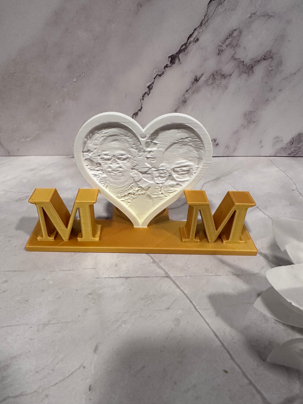 Custom 3D MOM Photo Light – Personalized LED Heart Portrait Lamp | Engraved Mother’s Day Gift | Custom Acrylic Photo Display