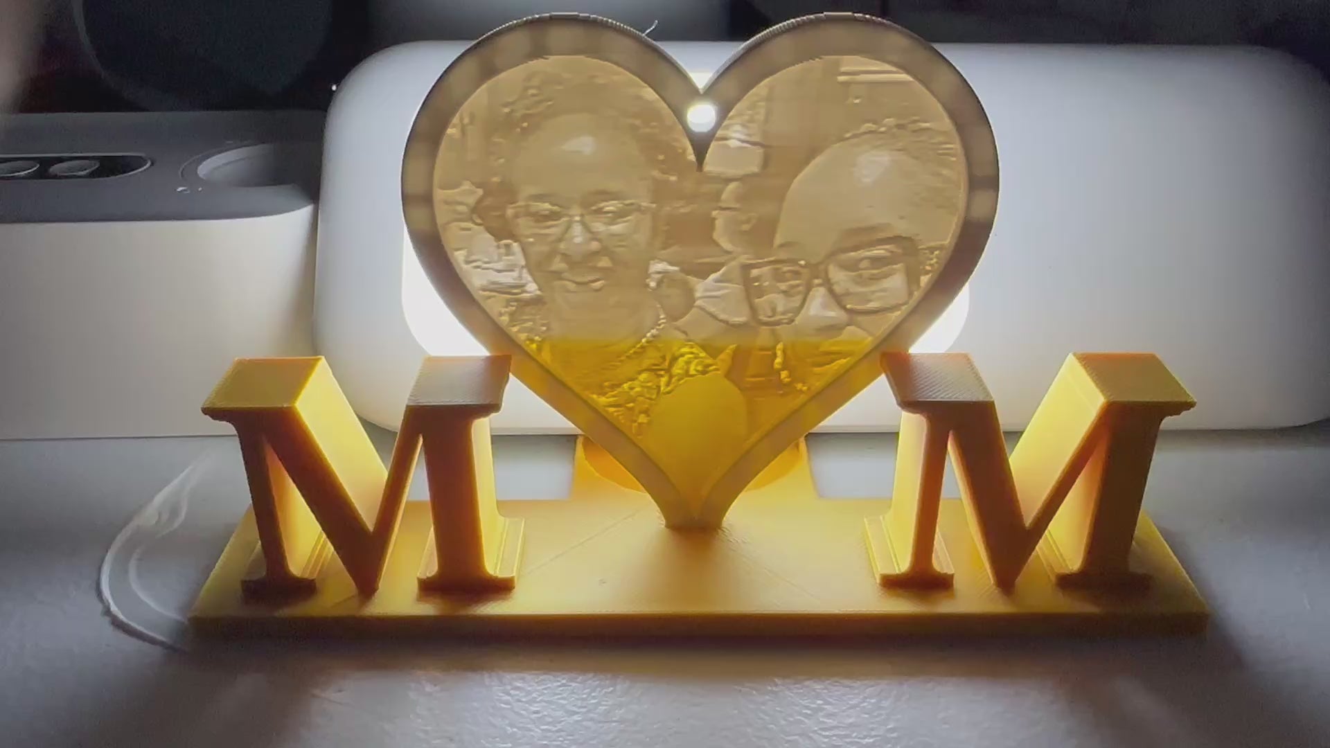 Custom 3D MOM Photo Light – Personalized LED Heart Portrait Lamp | Engraved Mother’s Day Gift | Custom Acrylic Photo Display